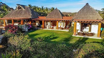 Ixtapa Oasis Beach front Family House