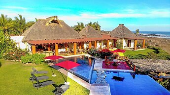 Ixtapa Oasis Beach front Family House