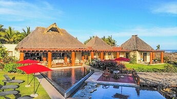 Ixtapa Oasis Beach front Family House