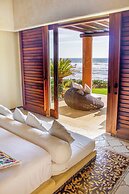 Ixtapa Oasis Beach front Family House