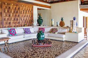 Ixtapa Oasis Beach front Family House