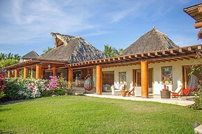 Ixtapa Oasis Beach front Family House