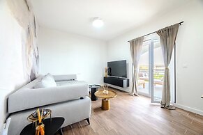 Luxury apt Near Beach w big Terrace and sea View
