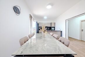 Luxury apt Near Beach w big Terrace and sea View