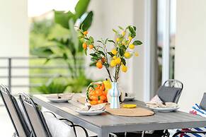 Luxury apt Near Beach w big Terrace and sea View