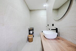 Luxury apt Near Beach w big Terrace and sea View