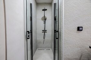 Luxury apt Near Beach w big Terrace and sea View