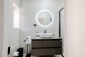 Luxury apt Near Beach w big Terrace and sea View