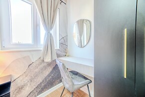 Luxury apt Near Beach w big Terrace and sea View