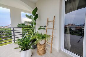 Luxury apt Near Beach w big Terrace and sea View