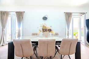 Luxury apt Near Beach w big Terrace and sea View