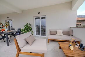 Luxury apt Near Beach w big Terrace and sea View