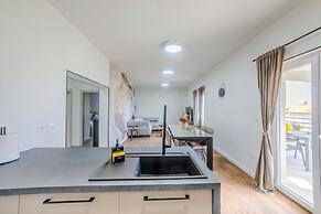 Luxury apt Near Beach w big Terrace and sea View