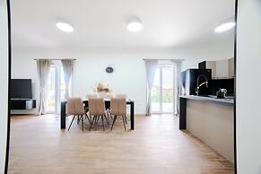 Luxury apt Near Beach w big Terrace and sea View