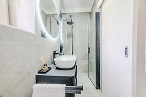 Luxury apt Near Beach w big Terrace and sea View