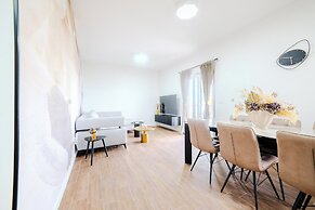 Luxury apt Near Beach w big Terrace and sea View