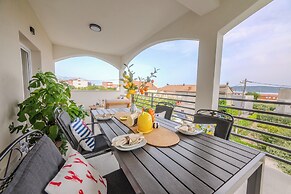 Luxury apt Near Beach w big Terrace and sea View