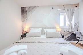 Luxury apt Near Beach w big Terrace and sea View