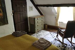 15th Century 3 Bedroom Cottage & Delightful Garden