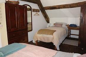 15th Century 3 Bedroom Cottage & Delightful Garden
