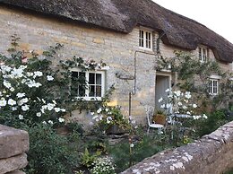 15th Century 3 Bedroom Cottage & Delightful Garden