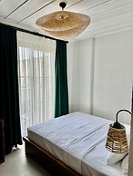 Folia Cunda By Leone