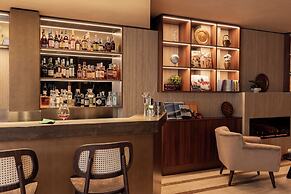 Adoro Hotel