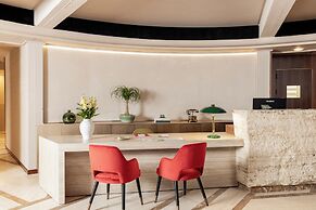 Adoro Hotel