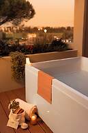 Adoro Hotel