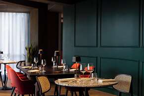 Adoro Hotel