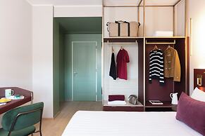 Adoro Hotel
