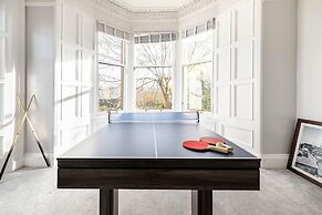 Stunning 5 Bedroom Large Apartment With Parking