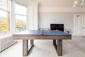 Stunning 5 Bedroom Large Apartment With Parking