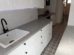 Large 4 Bed Terraced House