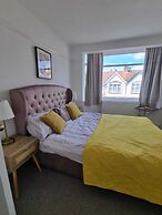 Large 4 Bed Terraced House