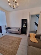 Large 4 Bed Terraced House