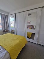 Large 4 Bed Terraced House