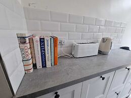 Large 4 Bed Terraced House