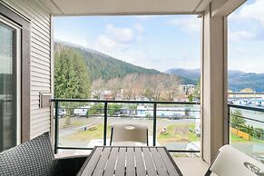 Elevated Escapes 2BR Suite Overlooking Lake