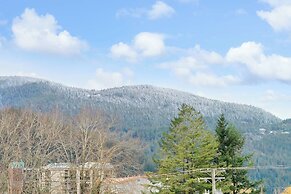 Elevated Escapes 2BR Suite Overlooking Lake