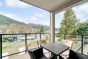 Elevated Escapes 2BR Suite Overlooking Lake