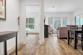 Elevated Escapes 2BR Suite Overlooking Lake