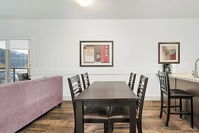 Elevated Escapes 2BR Suite Overlooking Lake