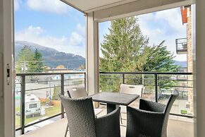 Elevated Escapes 2BR Suite Overlooking Lake