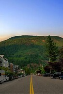 Elevated Escapes 2BR Suite Overlooking Lake