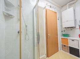 Lovely Flat With Modern Furnishings - Beahost