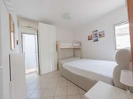 Lovely Flat With Modern Furnishings - Beahost