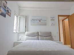 Lovely Flat With Modern Furnishings - Beahost