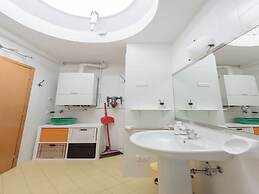 Lovely Flat With Modern Furnishings - Beahost