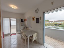 Lovely Flat With Modern Furnishings - Beahost